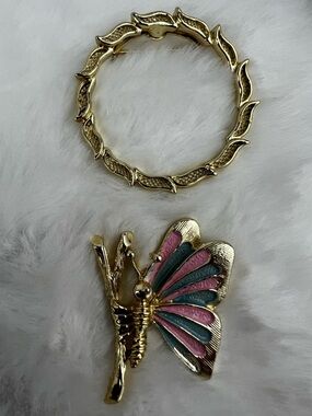 Vintage 2 Gold Toned Gerry’s Brooches